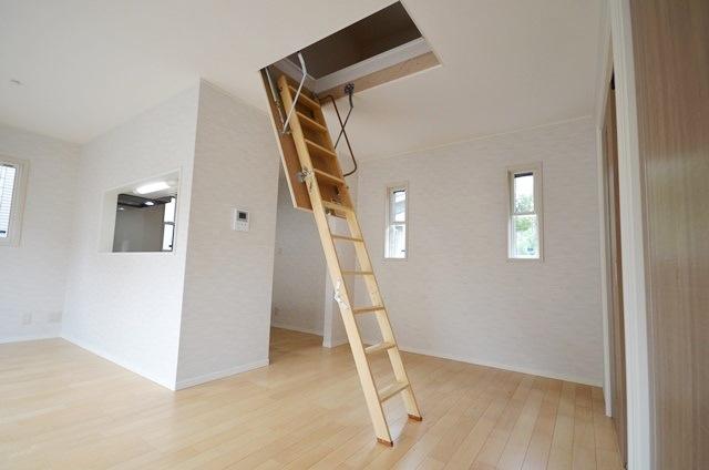 Receipt. Living in is with attic storage.