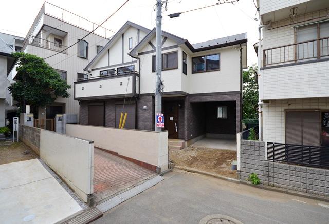 Local appearance photo. Since the site south side is in the adjacent land passage is good per yang.