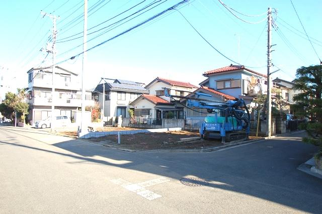 Local photos, including front road. House parking is facing the happy over the entire surface 6m even if you're not good.