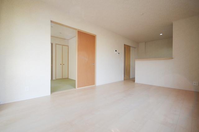 Living. LDK (3 Building)