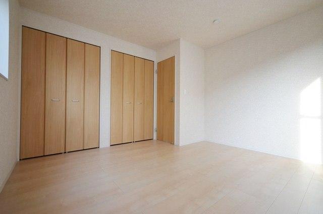 Non-living room. 7.5 Pledge Western-style