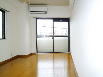 Living and room. Western-style 7.5 Pledge