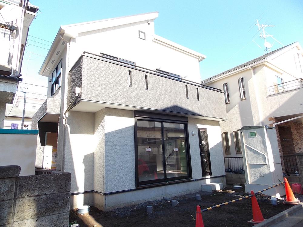 Local appearance photo. Local (12 May 2013) Shooting