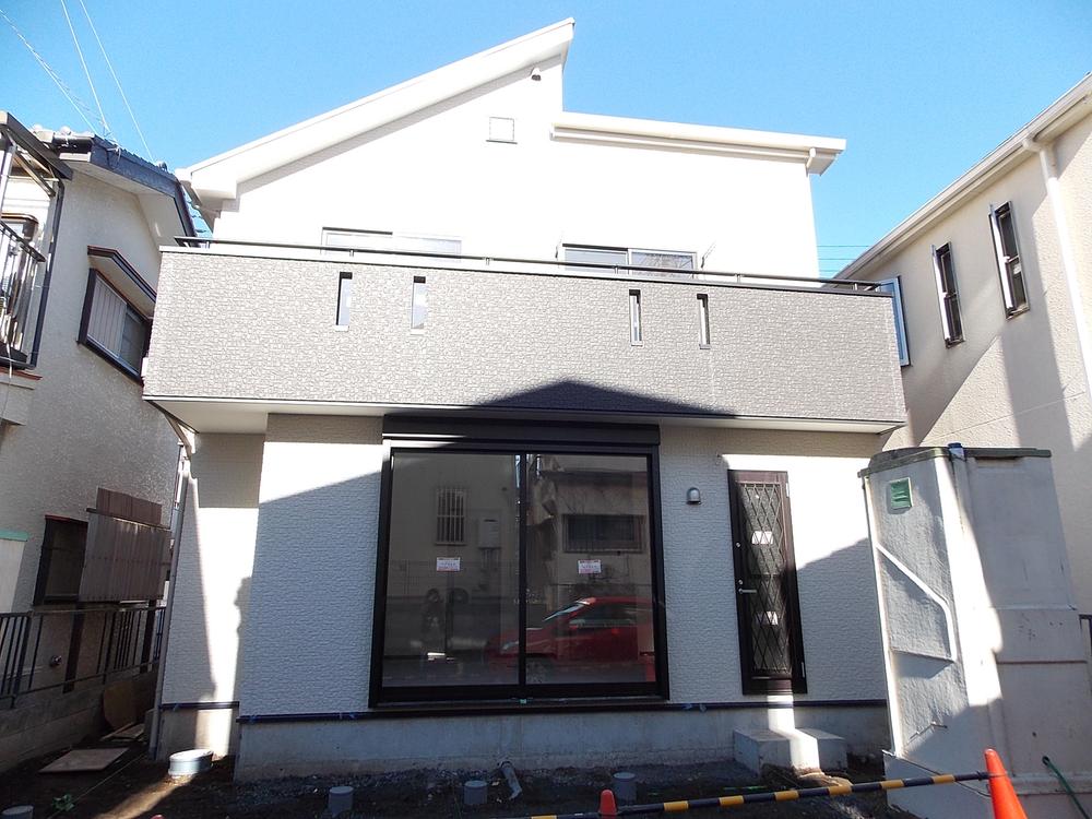 Local appearance photo. Local (12 May 2013) Shooting