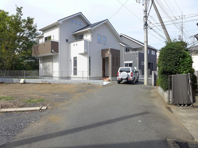 Local photos, including front road. Local (10 May 2013) Shooting