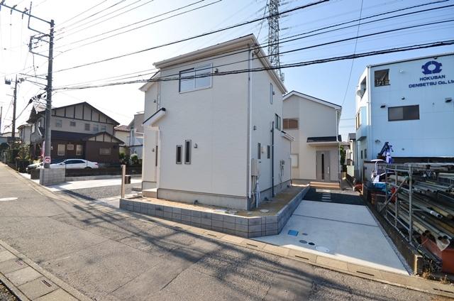 Local appearance photo. Selling local