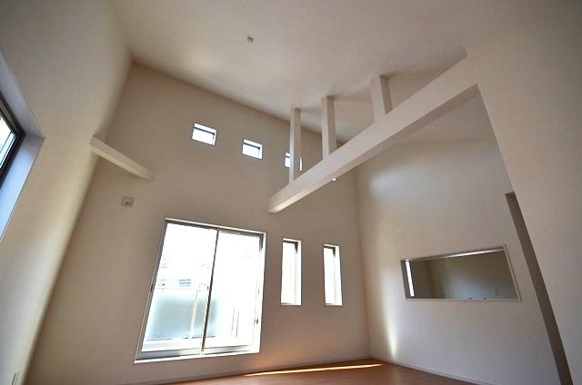 Living. Gradient ceiling