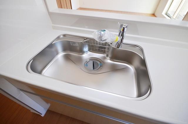 Kitchen. Water purifier integrated faucet