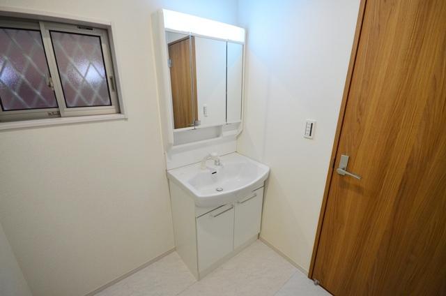 Wash basin, toilet. Vanity with a three-sided mirror Shampoo dresser