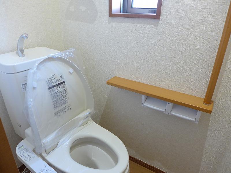 Local photos, including front road. Local (November 29, 2013) Shooting