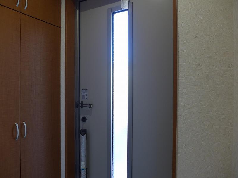 Entrance. Local (November 29, 2013) Shooting