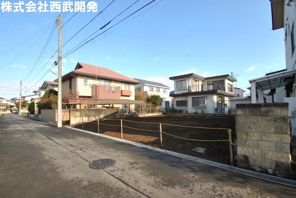 Local photos, including front road. Local land photo