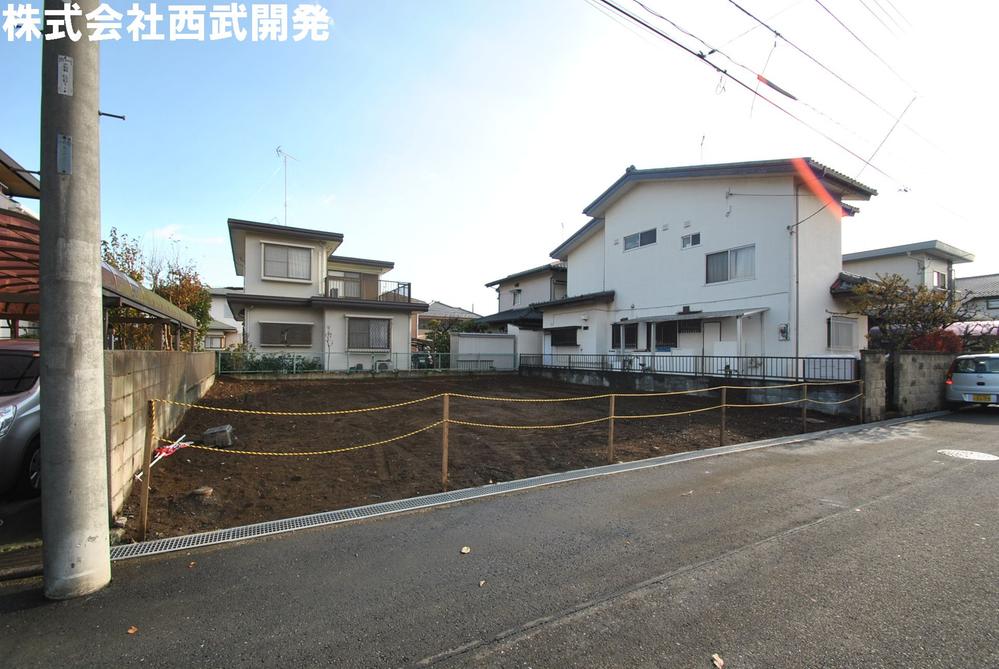 Local photos, including front road. Local land photo