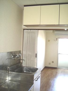 Living and room. Hanging door it's in the kitchen