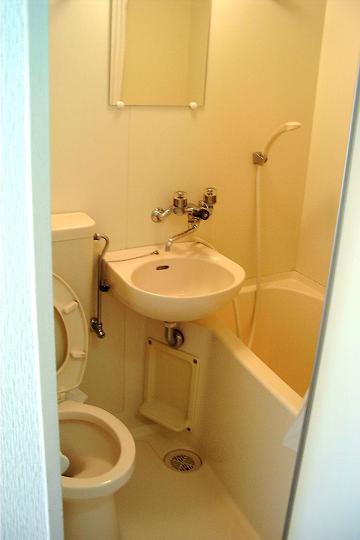 Bath. mirror ・ 3-point unit bus of the wash basin with
