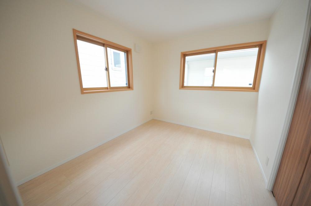 Same specifications photos (Other introspection). Same specifications