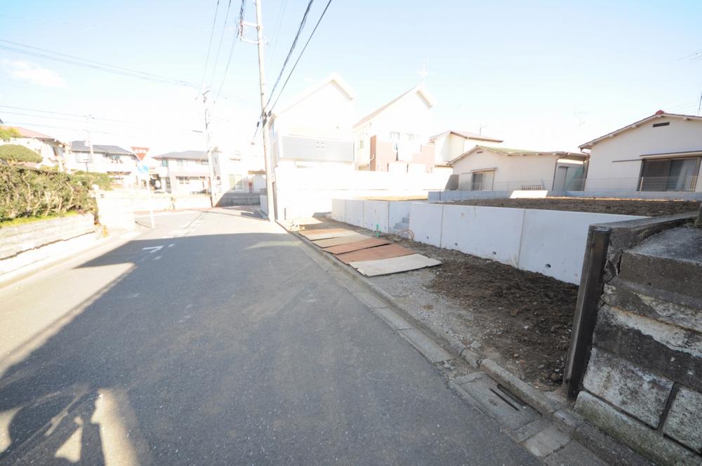 Local photos, including front road. Local (12 May 2013) Shooting