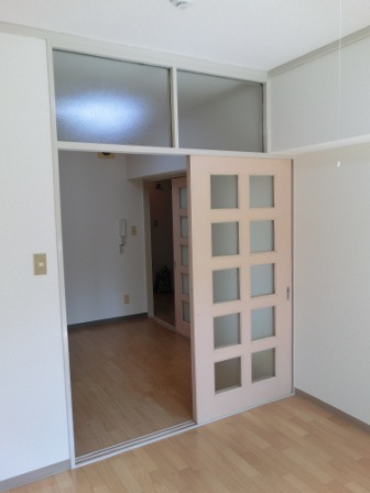 Other room space. 4.5 Pledge Western-style. You can also use as a living room in the kitchen next to. 