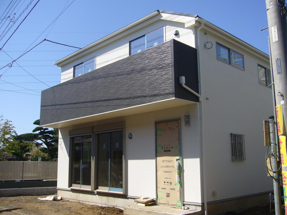 Local appearance photo. 1 Building