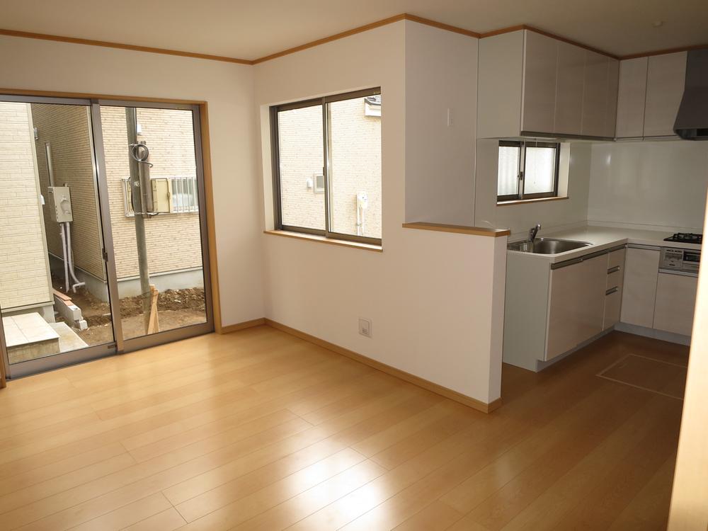 Living. Local (12 May 2013) Shooting