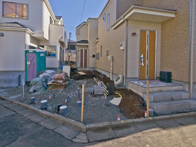 Local photos, including front road. Local (12 May 2013) Shooting