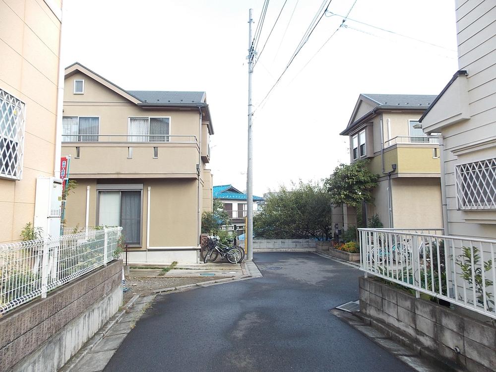 Local photos, including front road. Local (10 May 2013) Shooting