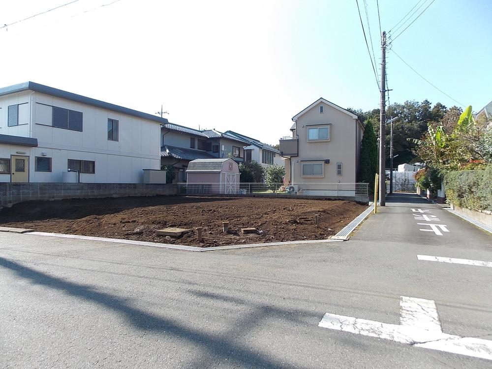 Local photos, including front road. Local (11 May 2013) Shooting