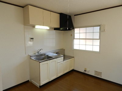 Kitchen. Gas stove 2 burners installed Allowed
