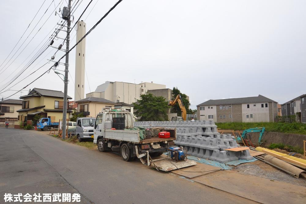 Local photos, including front road. Local land photo