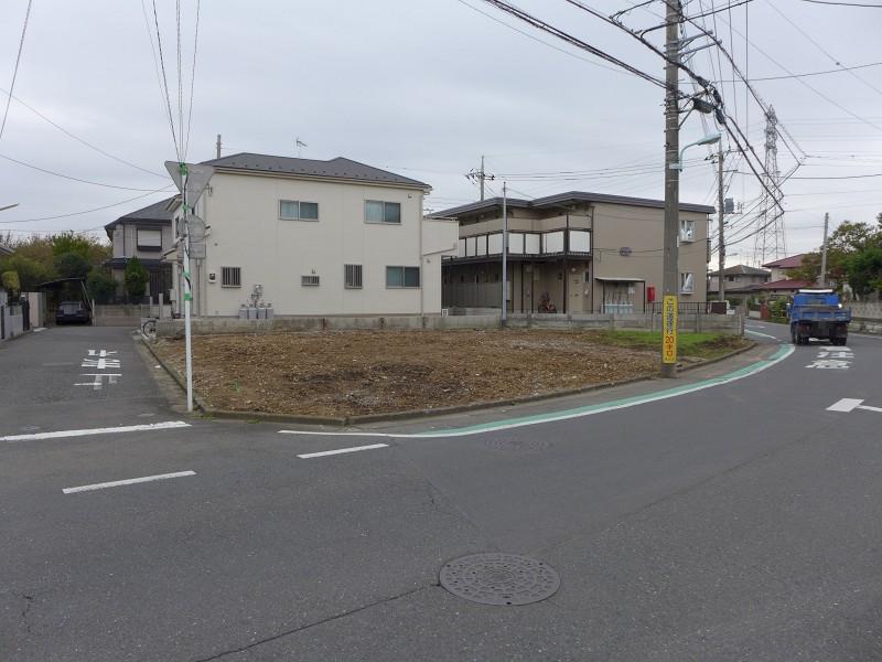 Local photos, including front road. Local (November 22, 2013) Shooting