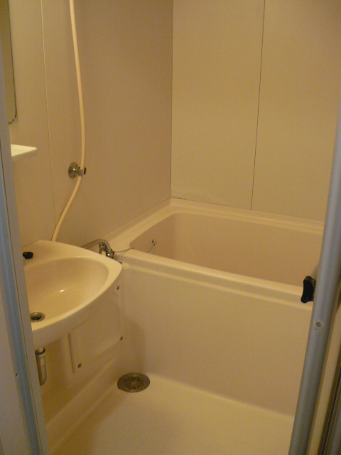 Bath. Bathroom with wash bowl