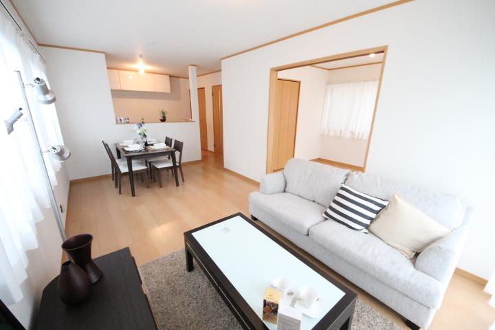 Living. E Building. Deals is furnished. Also put a sofa in the dining table.