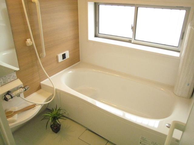 Bathroom. E Building. 1 tsubo unit bus with a window.