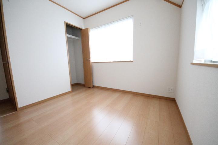 Other introspection. E Building. Bright 2 Kaiyoshitsu.