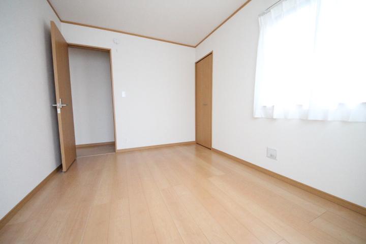 Other introspection. E Building. It is with a curtain rail.