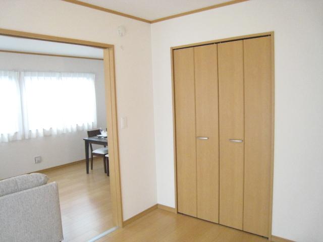 Other introspection. E Building. Western-style living room More.