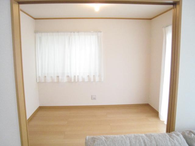 Other introspection. E Building. Western-style living room More.