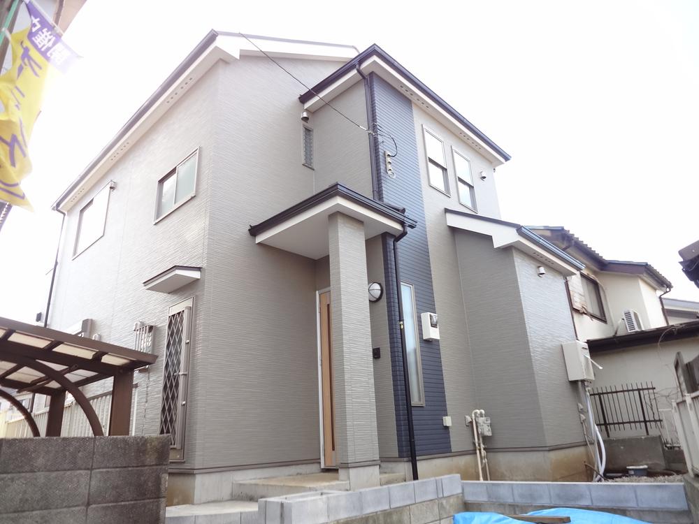 Local photos, including front road. Local (11 May 2013) Shooting