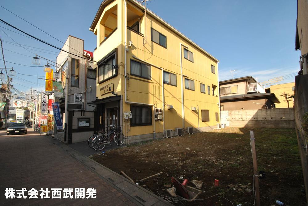 Local photos, including front road. Local land photo