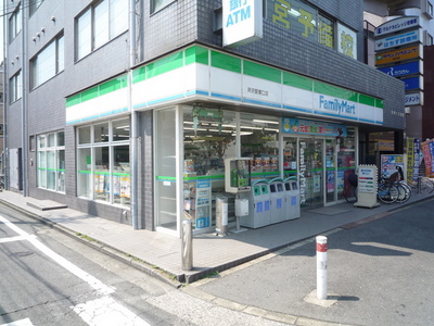 Convenience store. Family Mart (convenience store) to 200m