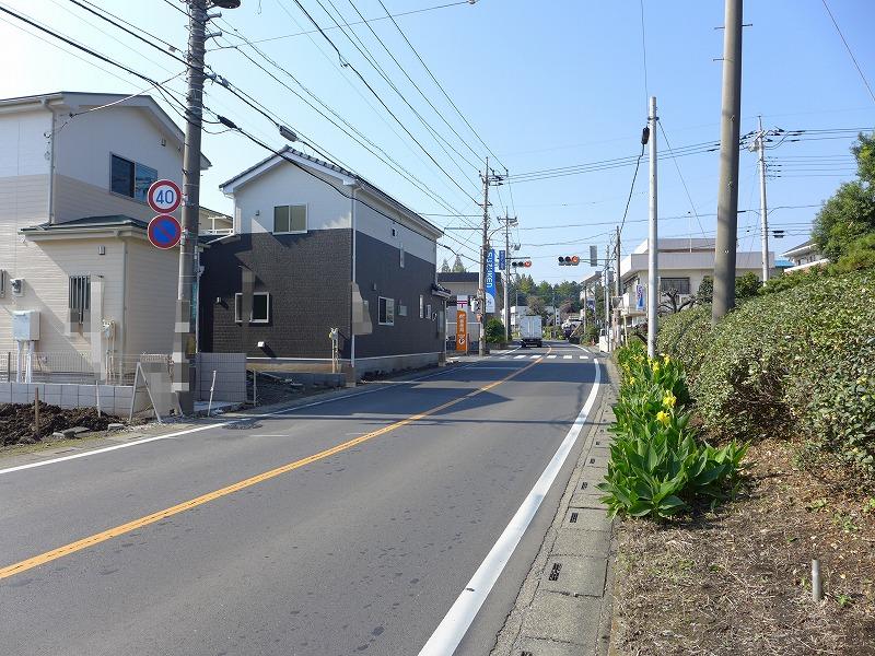 Local photos, including front road. Local under construction (October 31, 2013) Shooting