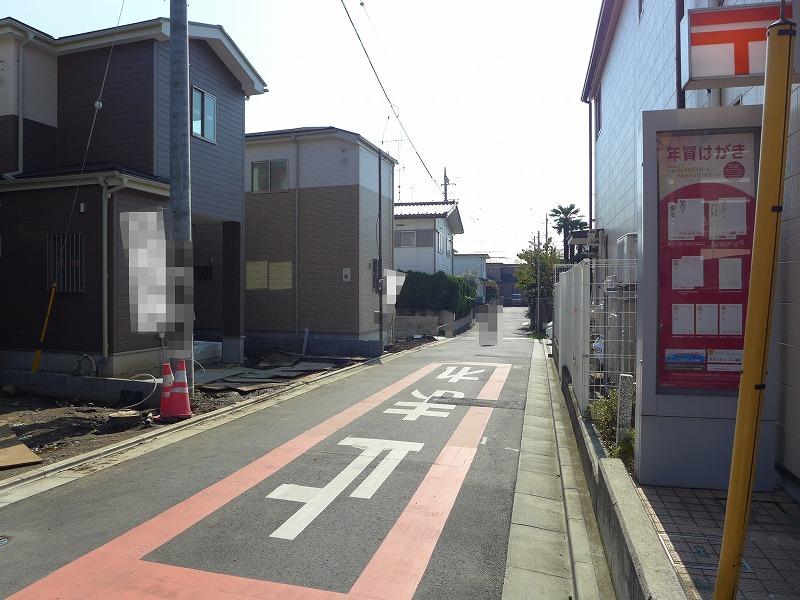 Local photos, including front road. Local under construction (October 31, 2013) Shooting