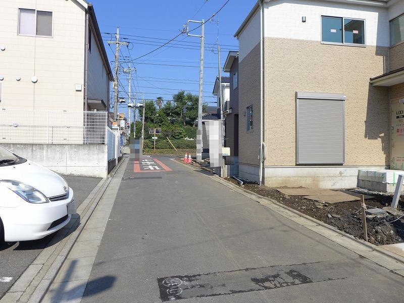 Local photos, including front road. Local under construction (October 31, 2013) Shooting