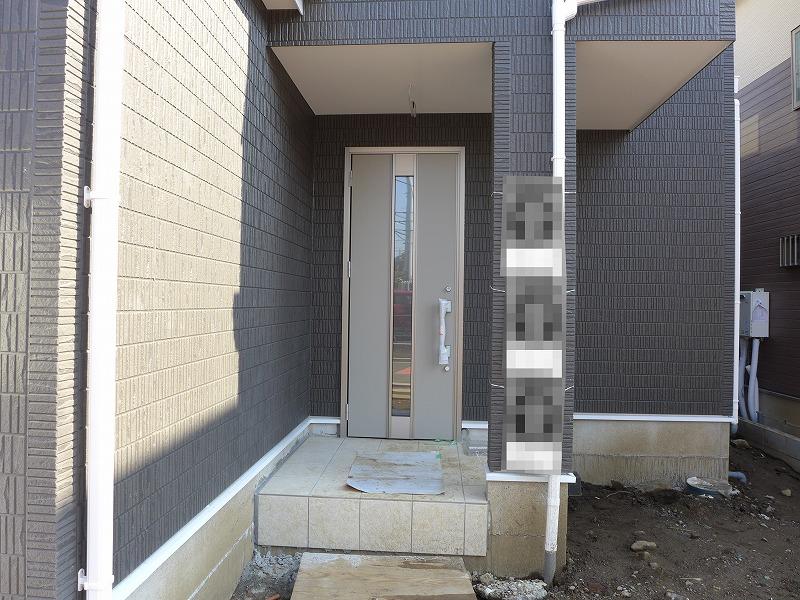 Entrance. Local under construction (October 31, 2013) Shooting