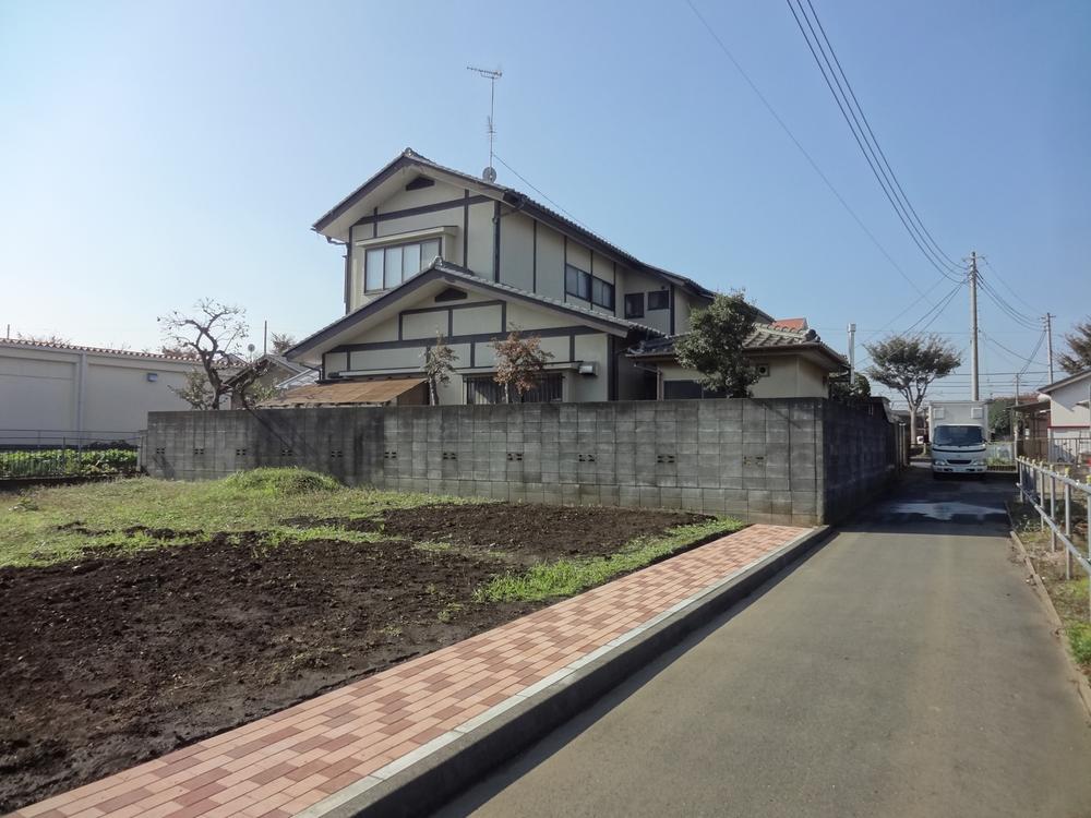 Local photos, including front road. Local (11 May 2013) Shooting