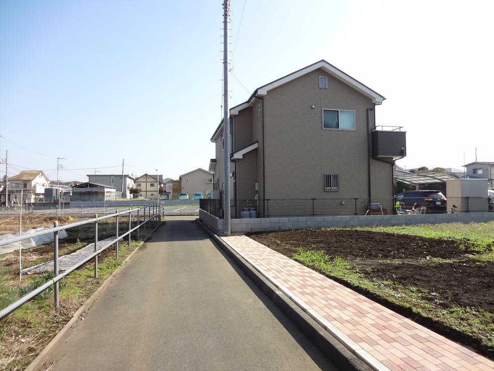 Local photos, including front road. Local (11 May 2013) Shooting