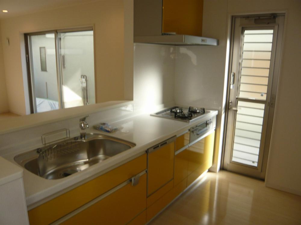 Kitchen. Indoor (11 May 2013) Shooting