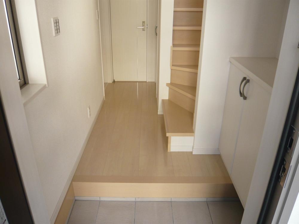 Entrance. Local (11 May 2013) Shooting