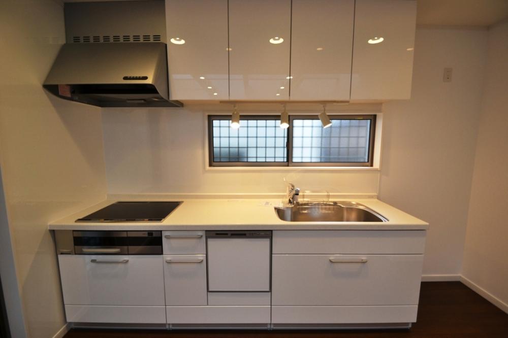 Kitchen. Indoor (March 2012) shooting