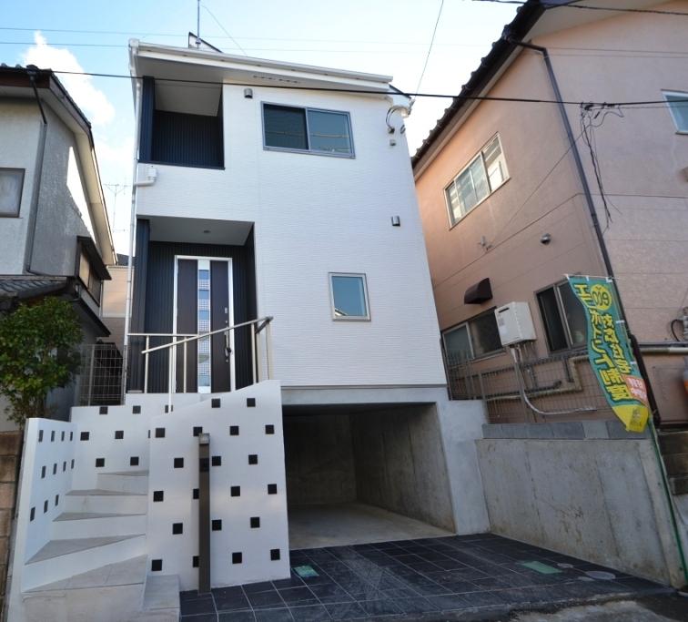 Local appearance photo. Local (March 2012) shooting